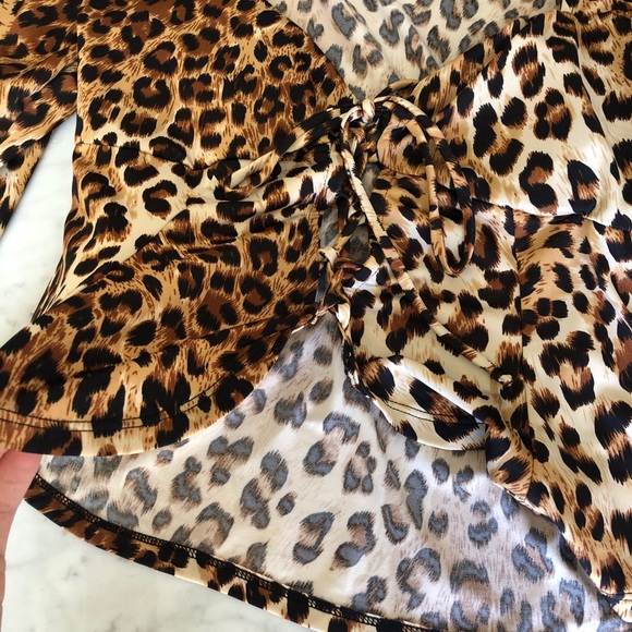 CHEETAH PRINT LONG SLEEVE CROP TOP - Picture 2 of 5